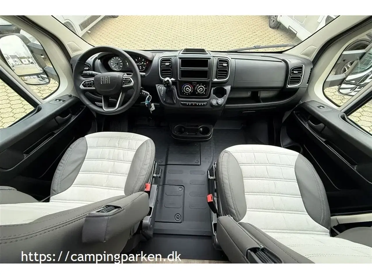 Billede 3 - 2026 - SunLight   Ny grundplan med enkeltsenge, sænkeseng og under 7 meter, med automatgear