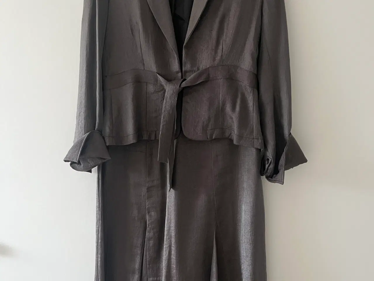 Billede 1 - Jakke & Nederdel