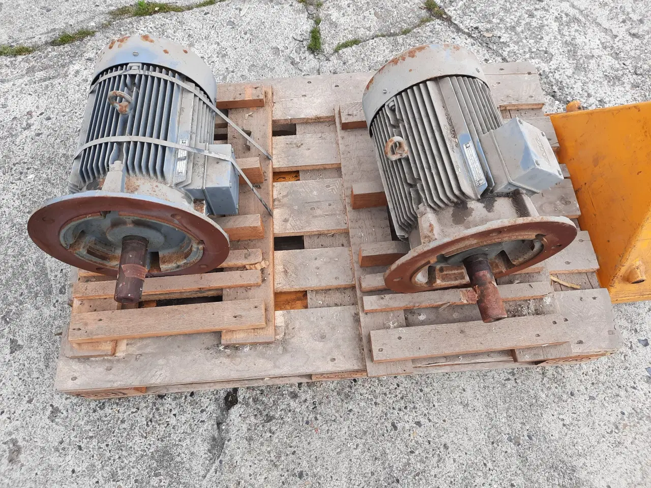 Billede 1 - Flanchemotorer 2stk, ældre og aldrig brugt