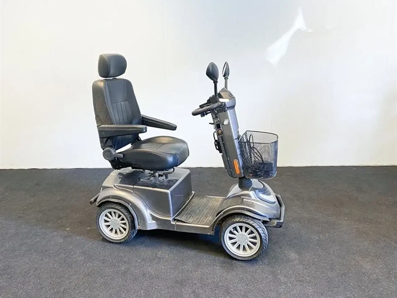 Billede 1 - LM-500 grå