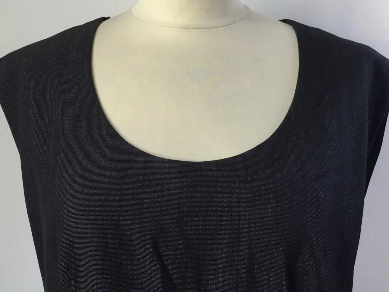 Billede 2 - Hugo Boss, elegant kjole, str 42