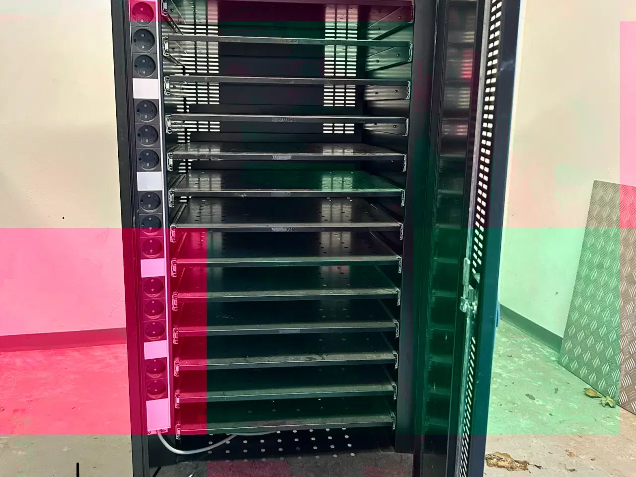 Billede 2 - Blika computer skab