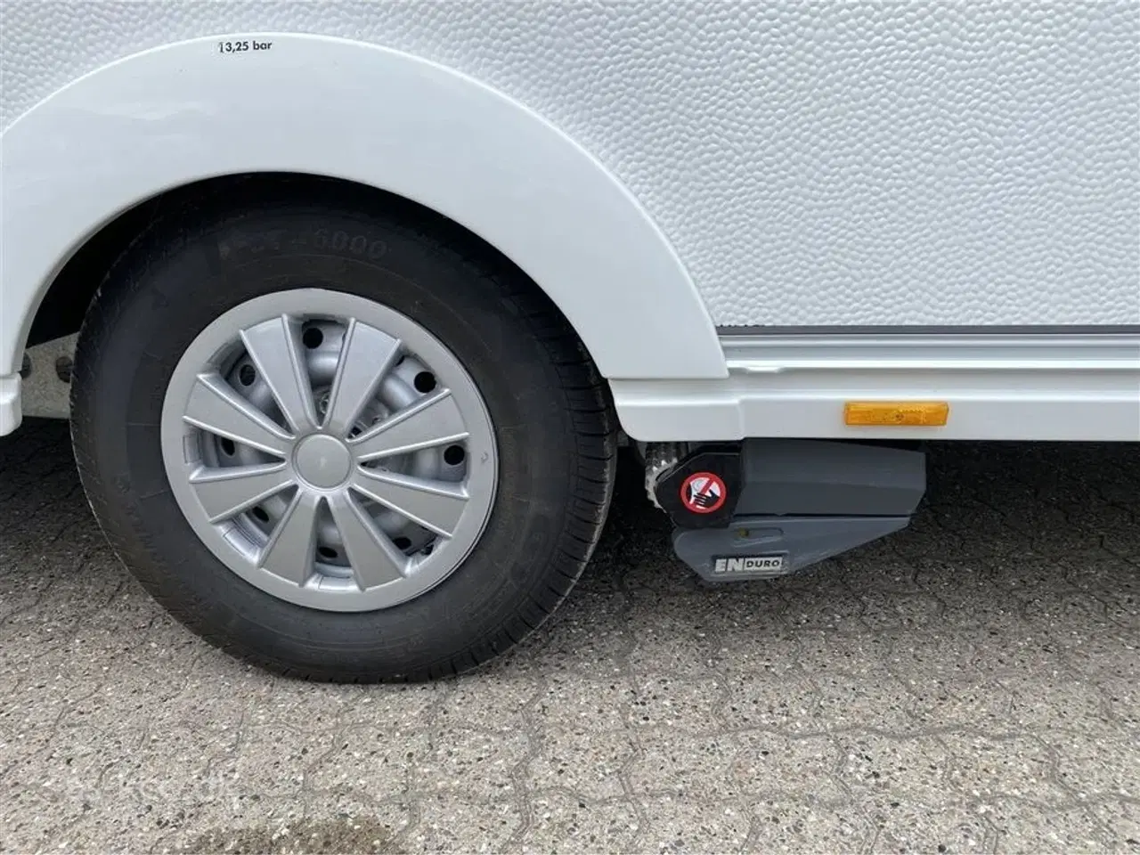 Billede 3 - 2025 - Adria Aviva 492 LU Adria Aviva 492 LU årg. 2025 med siddegruppe og 2 enkeltsenge med udtræk 5 sovepladser og 4 siddepladser