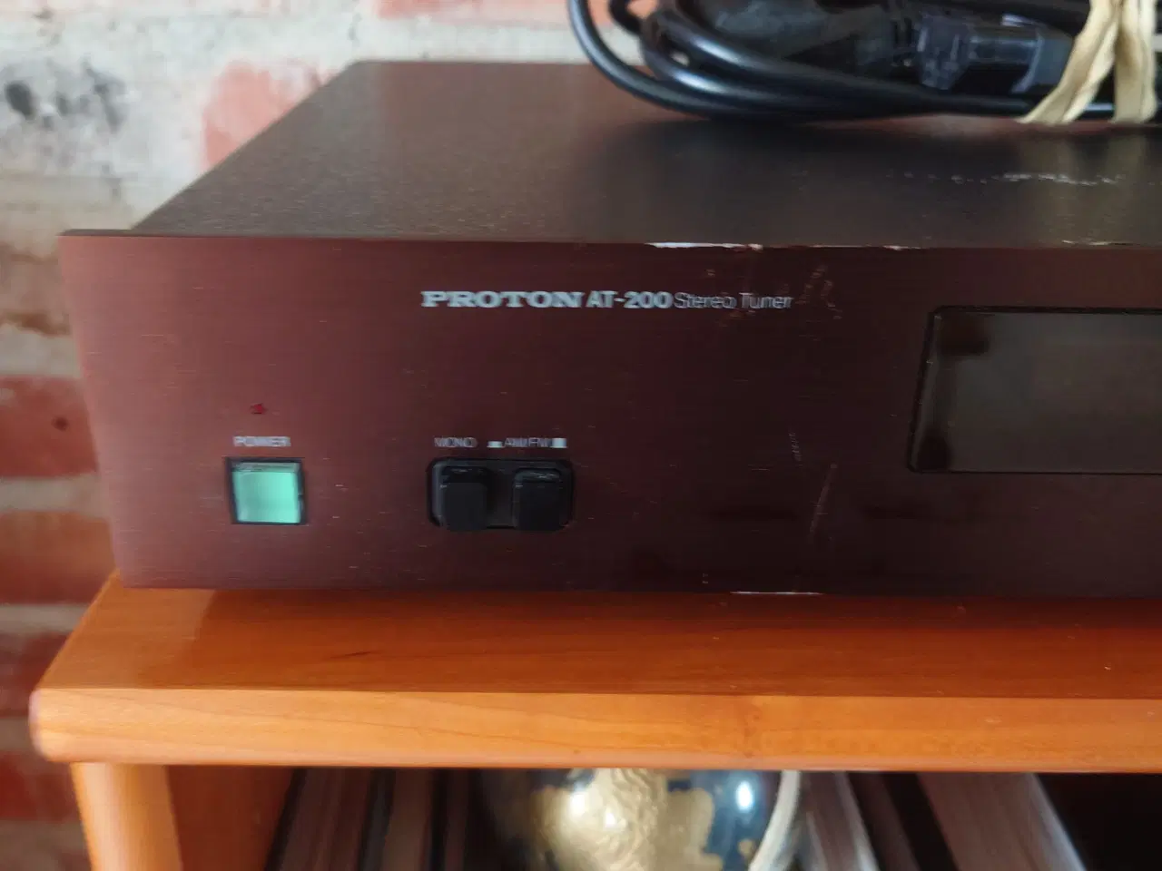 Billede 2 -  retro PROTON AT-200 FM/UHF radio.