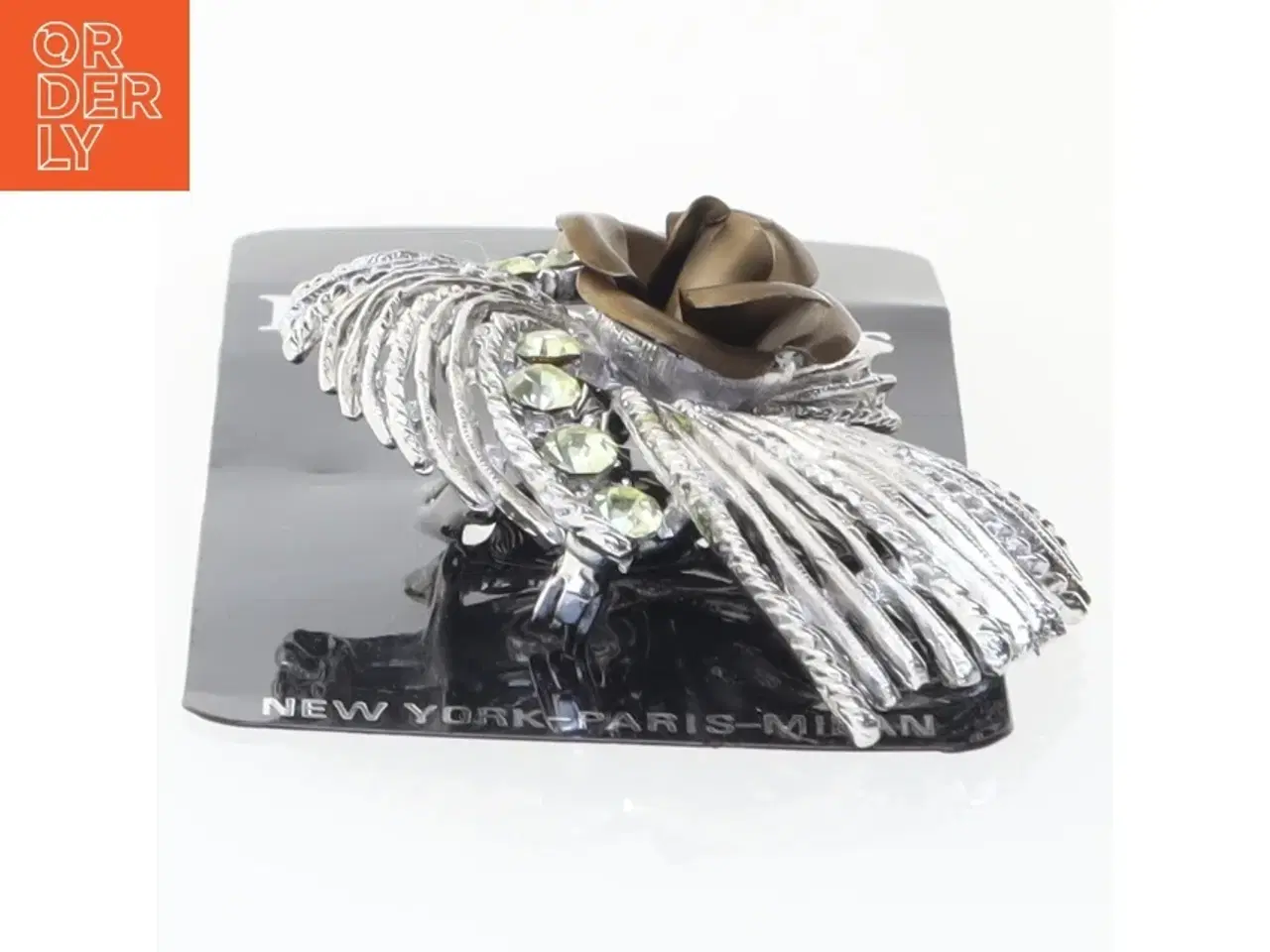 Billede 1 - Moderne broche med rose og rhinsten fra Fashion Accessories (str. 5 x 3 cm)