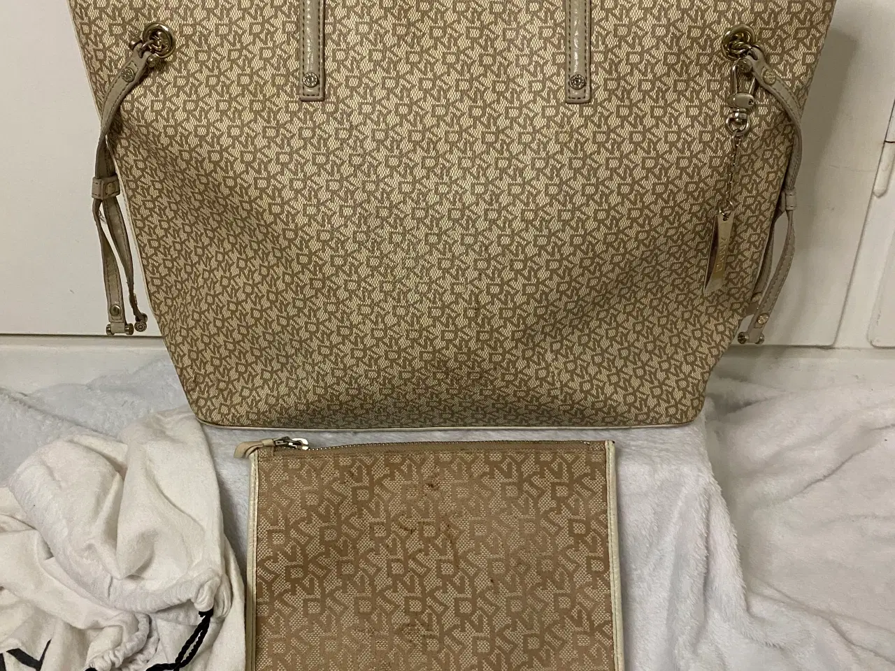 Billede 1 - DKNY shopper + makeup pung