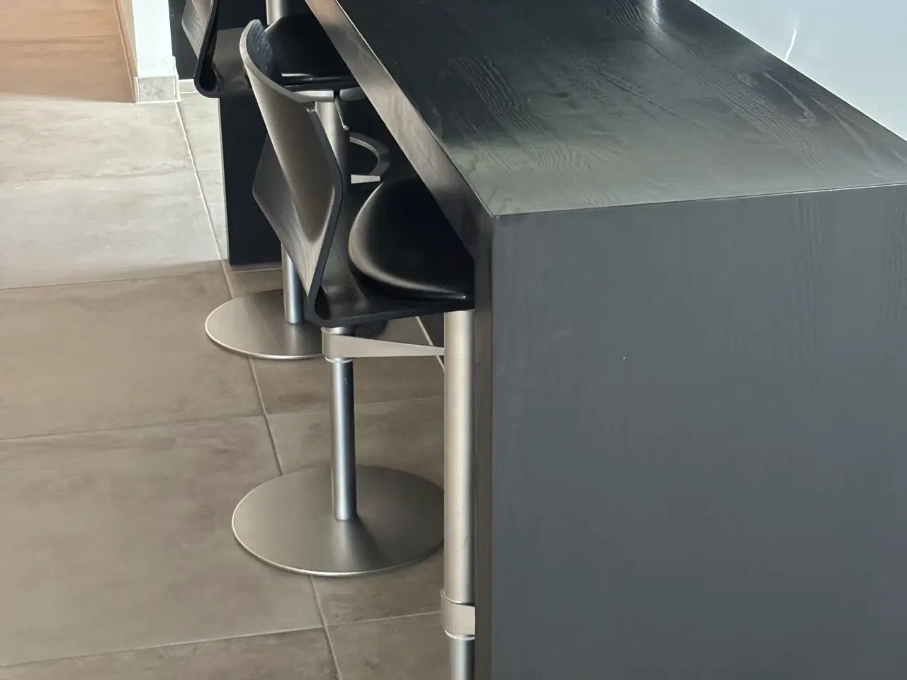 Billede 2 - Bar i sort beige eg