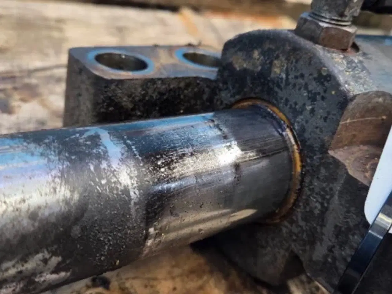 Billede 14 - New Holland LB115B Styrecylinder 85807979