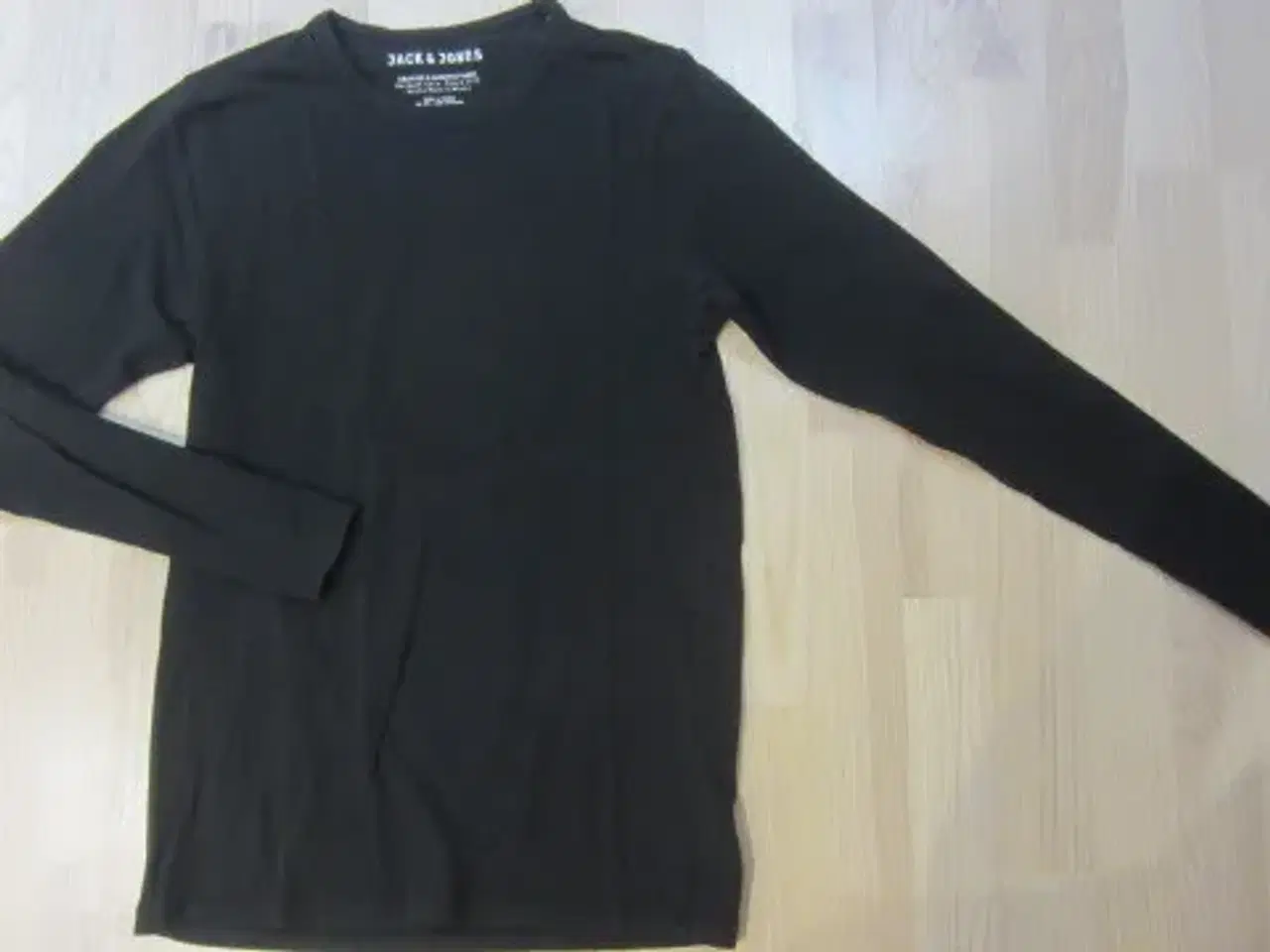 Billede 1 - Str. M, sort elastisk bluse