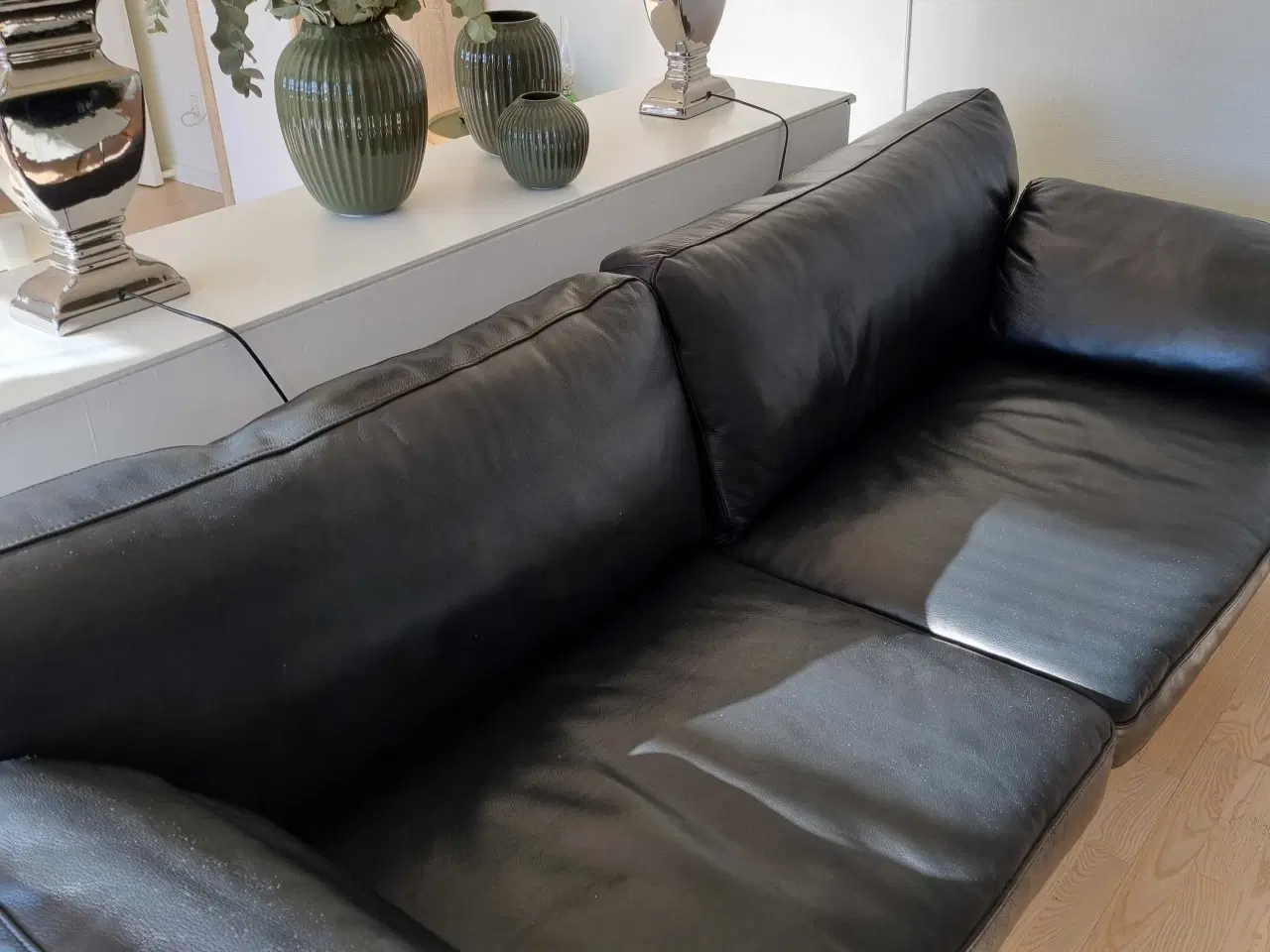 Billede 3 - 2 sorte læderaofaer 2,5 og 3 pers.