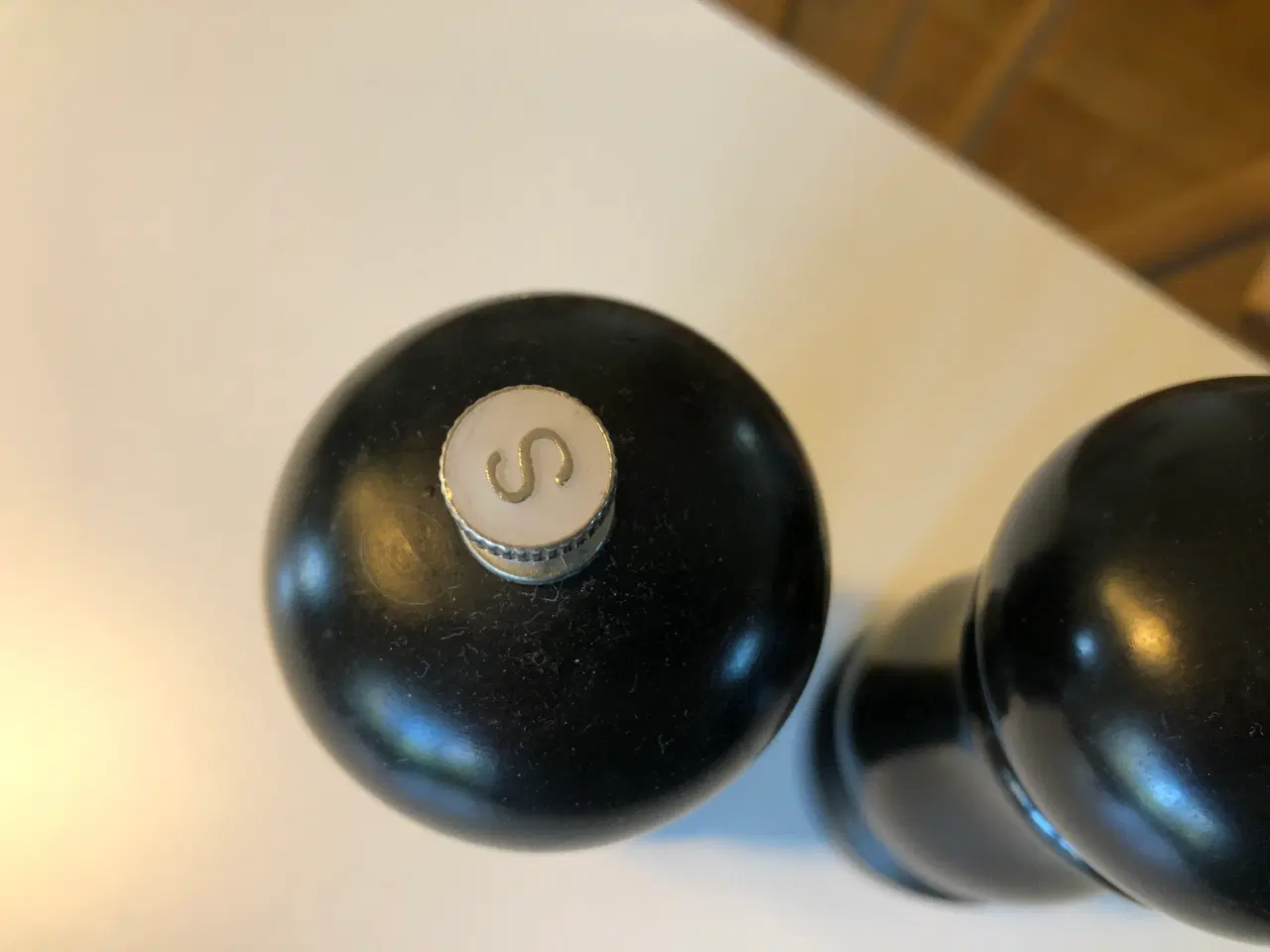 Billede 5 - Salt og peber kværn i sort træ.
