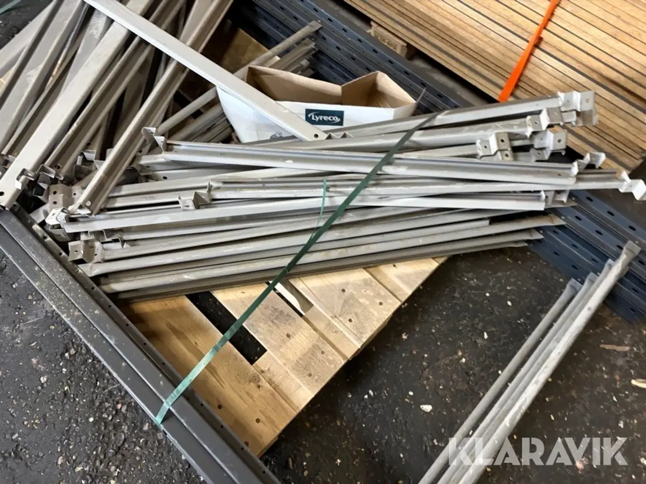 Billede 7 - Reoler 5 fag