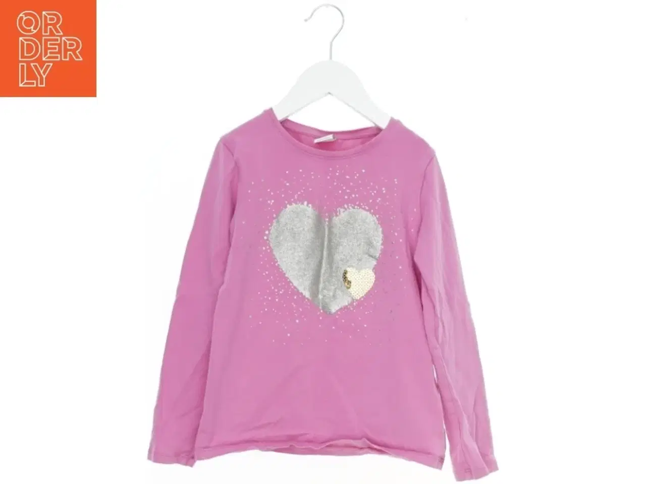 Billede 1 - Pink langærmet bluse med hjerteprint fra Lindex (str. 128)