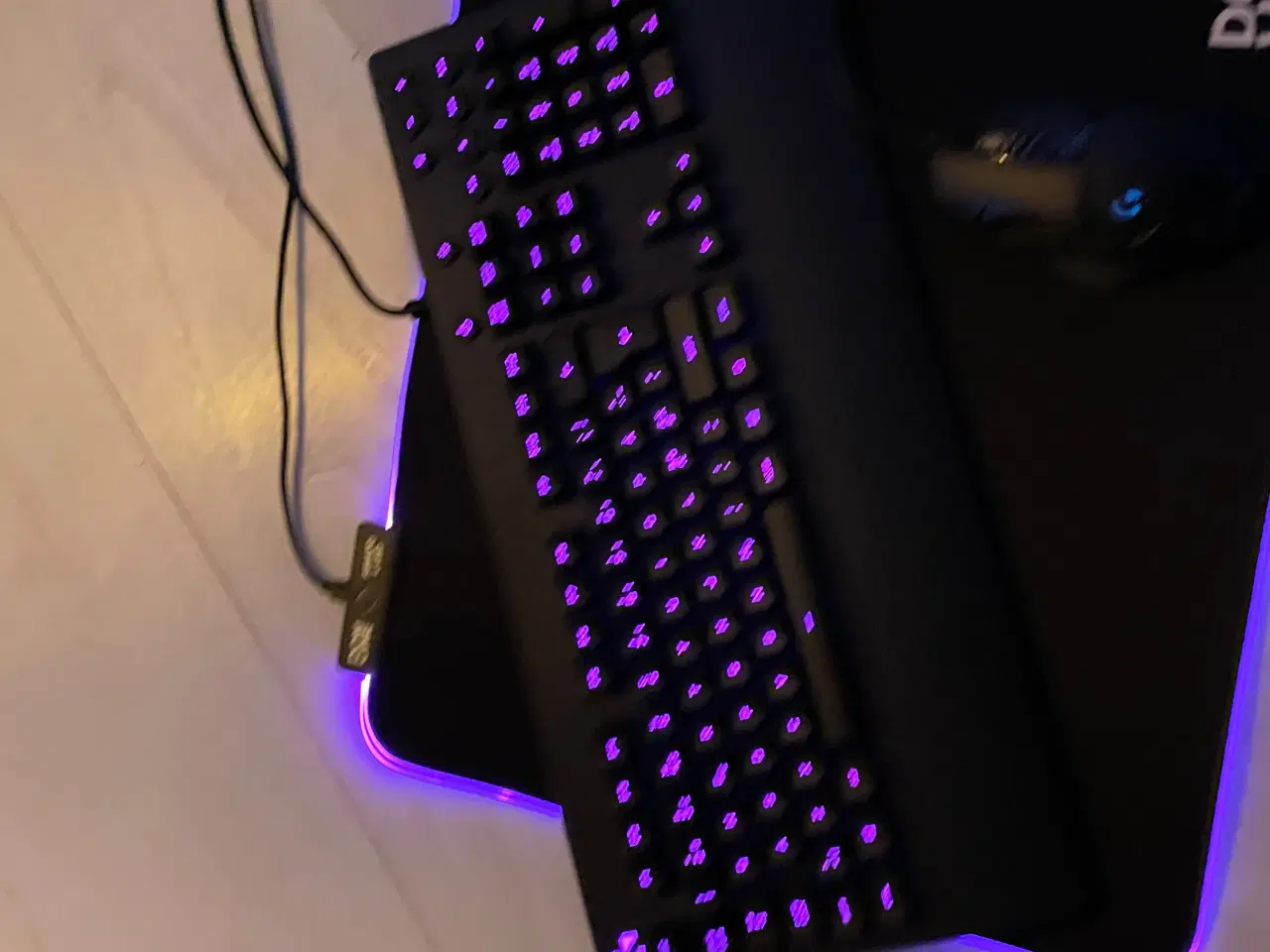 Billede 2 - Gamersæt Logitech mus og keyboard  og LED måtte
