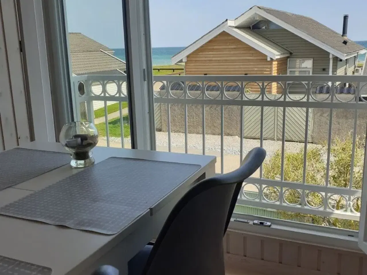 Billede 1 - Sommerhus med havudsigt - kun 20 mtr fra Nordfyns bedste badestrand - Hasmark