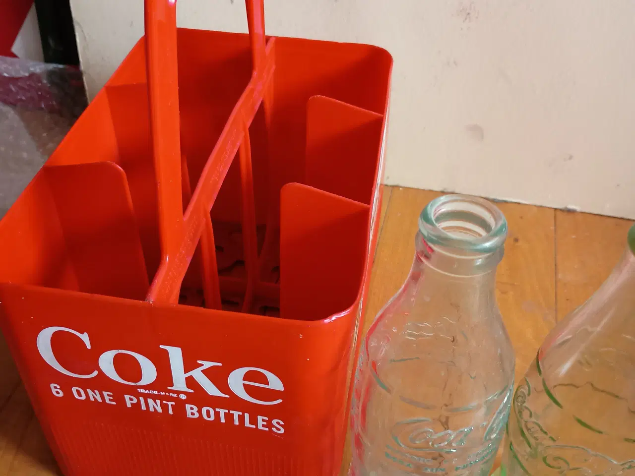 Billede 3 - Coca Cola ældre plastkasse plus 2 flasker 