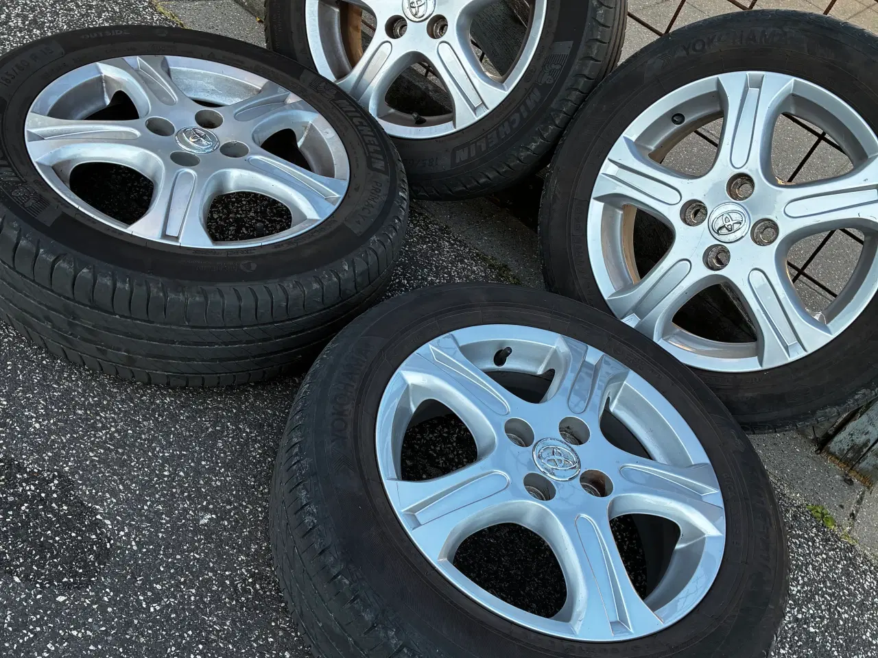 Billede 2 - Originale Toyota alufælge med sommerdæk 