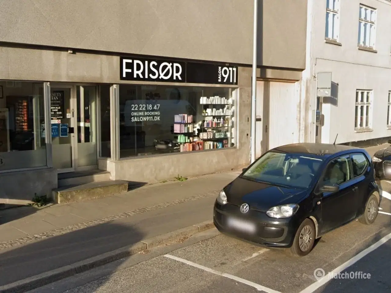 Billede 1 - Flot lokale med stort og synligt vinduesparti