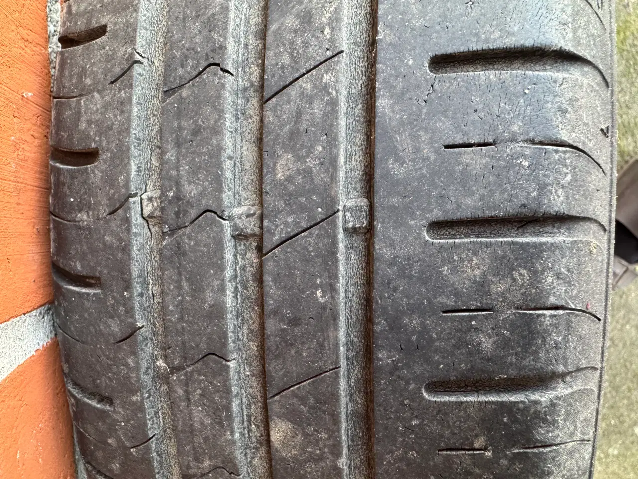 Billede 3 - Sommerdæk med fælge