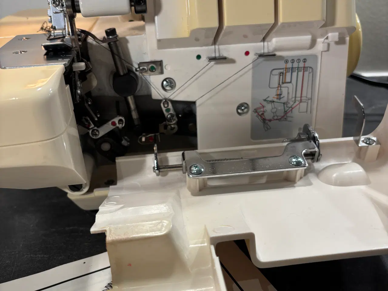 Billede 2 -  Eva. royale.  1234  DF overlocker 