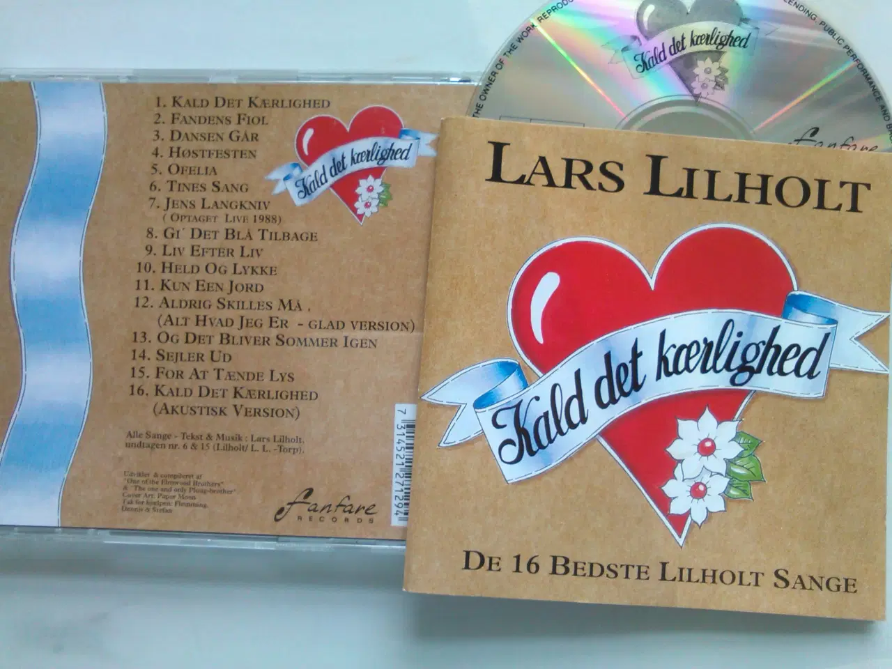 Billede 2 - LARS LILHOLT: KALD DET KÆRLIGHED