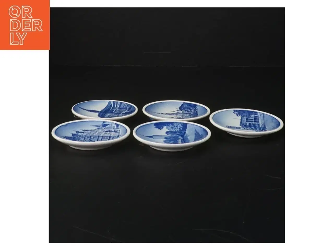 Billede 3 - Små dekorative tallerkener med danske motiver (str. Ø. 8,5 cm) fra Aluminia