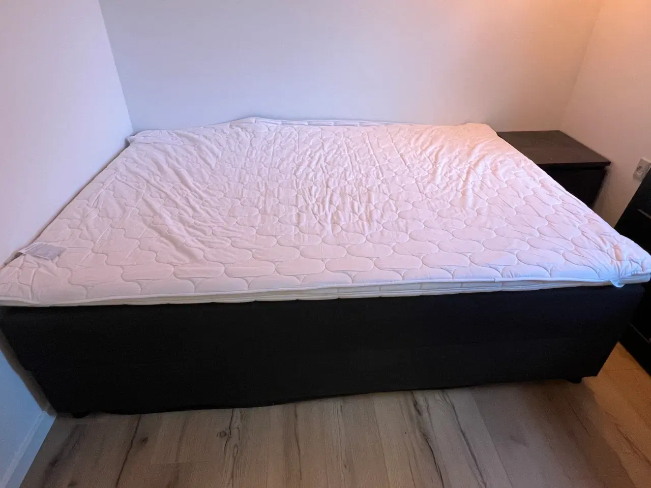 Billede 4 - Seng med opbevaring