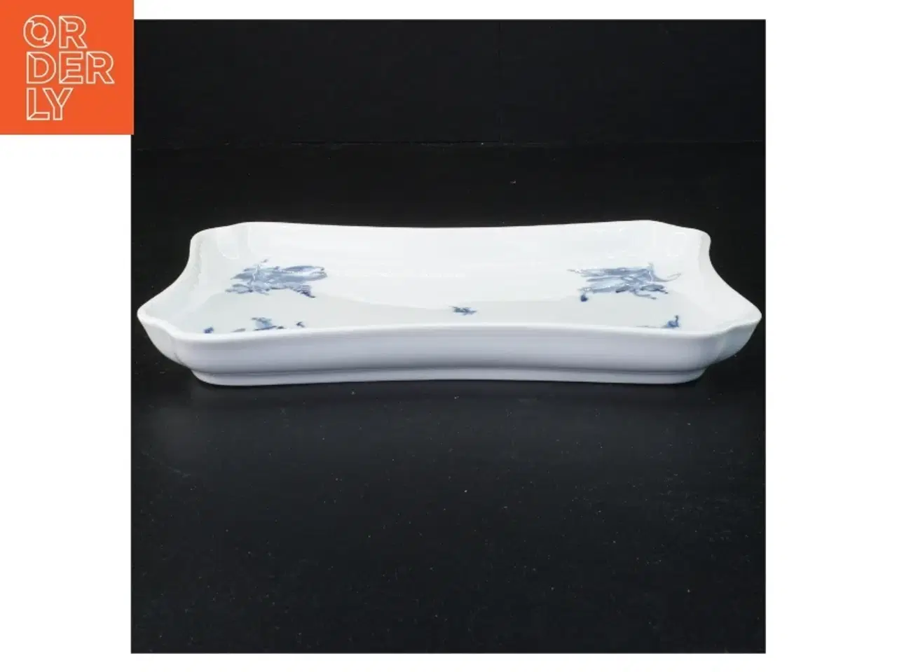Billede 3 - Blå blomst porcelænsfad, kantet, fra Royal Copenhagen, 1.sortering (str. 24 x 17 cm)
