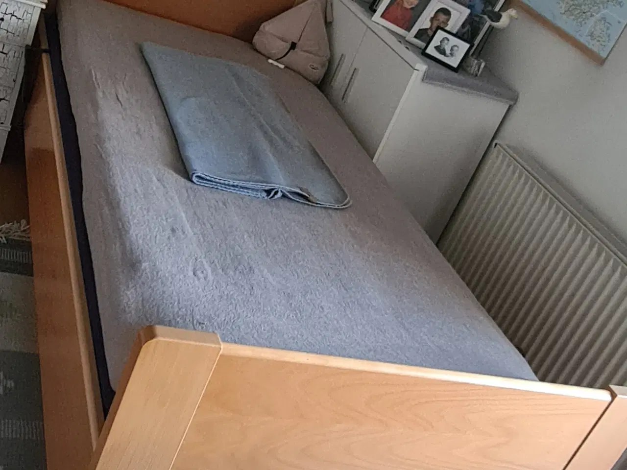 Billede 1 - Kvalitets elevations seng i bøg/finer uden madras 