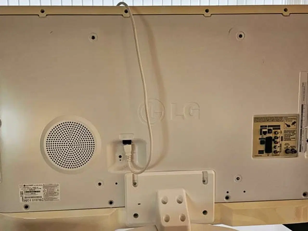 Billede 11 - 47" LG FullHD hvidt tv, Aalborg