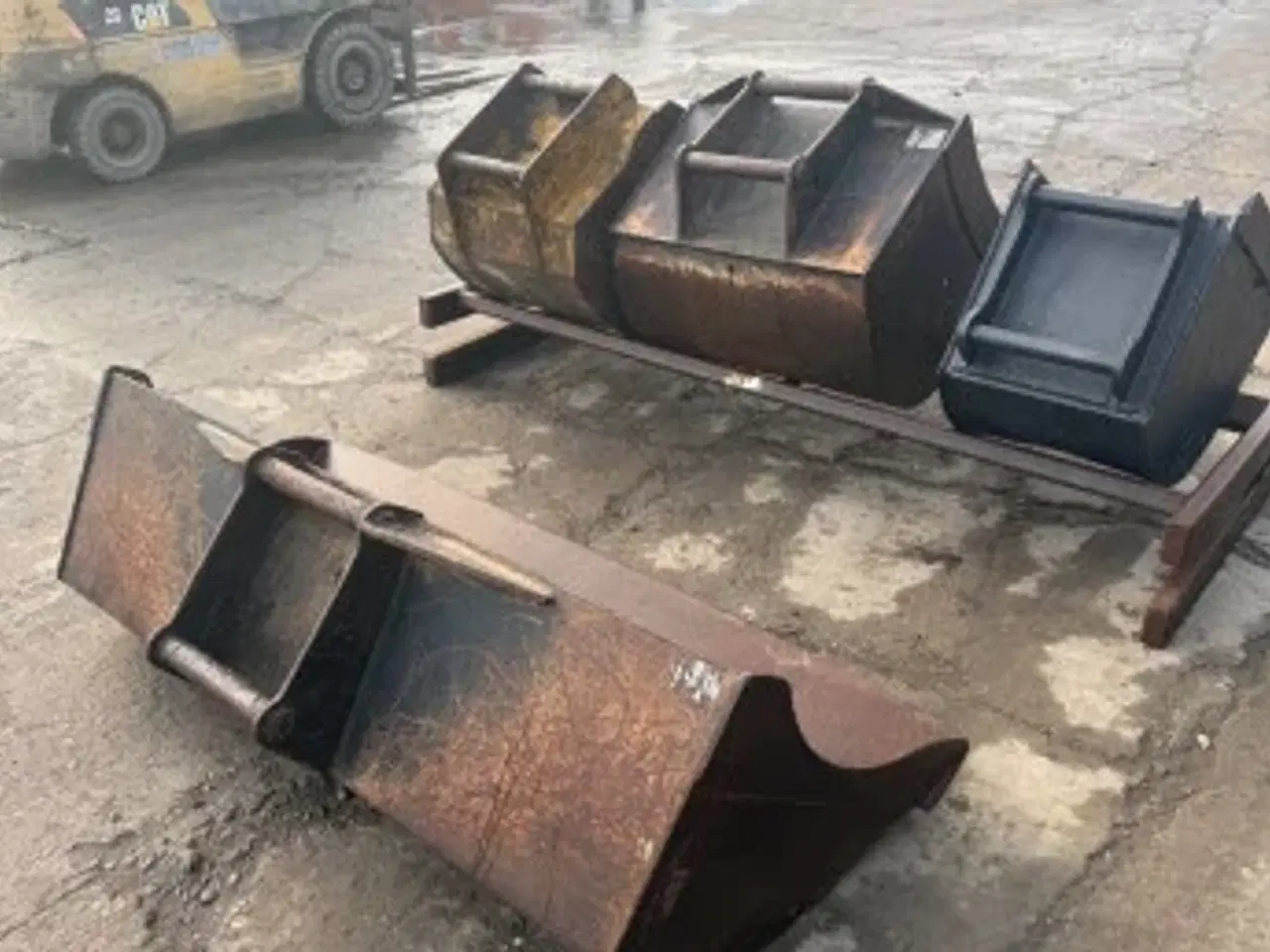 Billede 3 - Skovlsæt incl reol