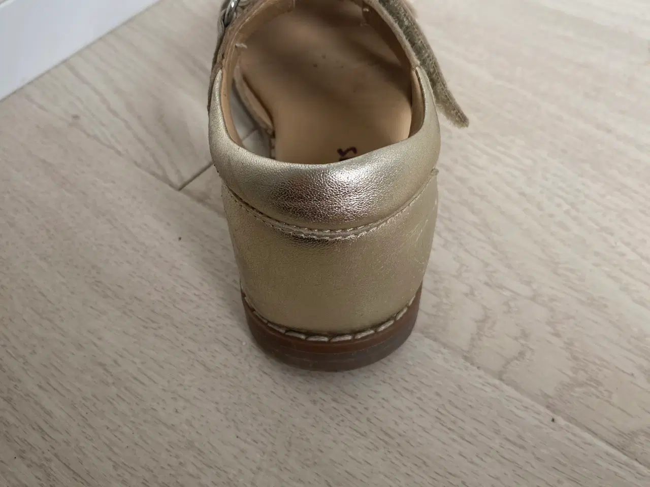 Billede 10 - Sandaler i guld 