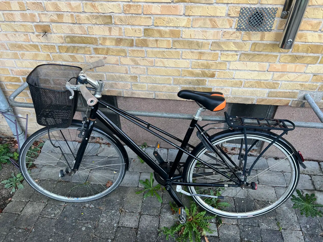 Billede 2 - Rebel damecykel i god stand, med lås