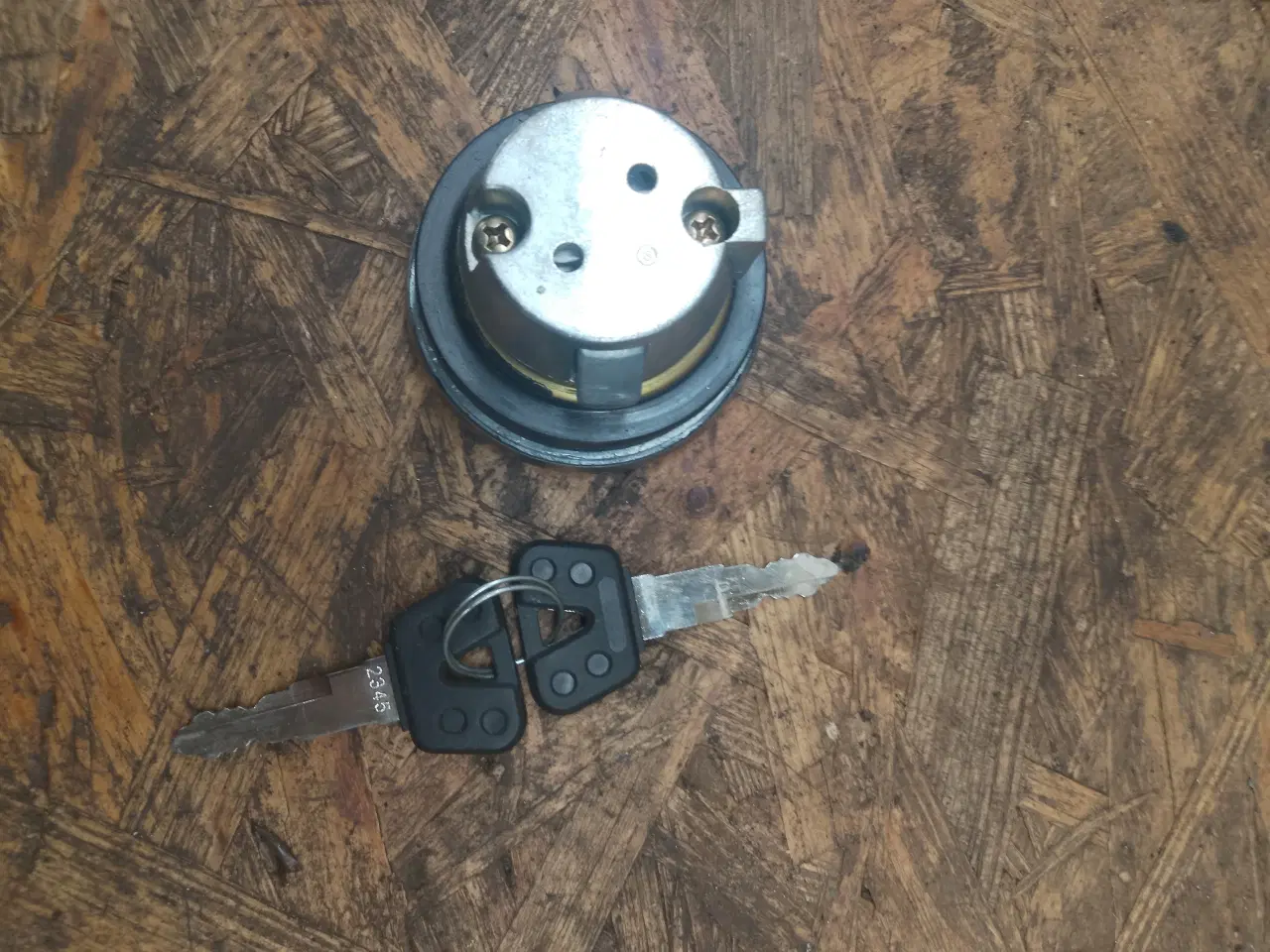 Billede 2 - Tankdæksel med 2 nøgler til pgo hot 50/big max/pmx