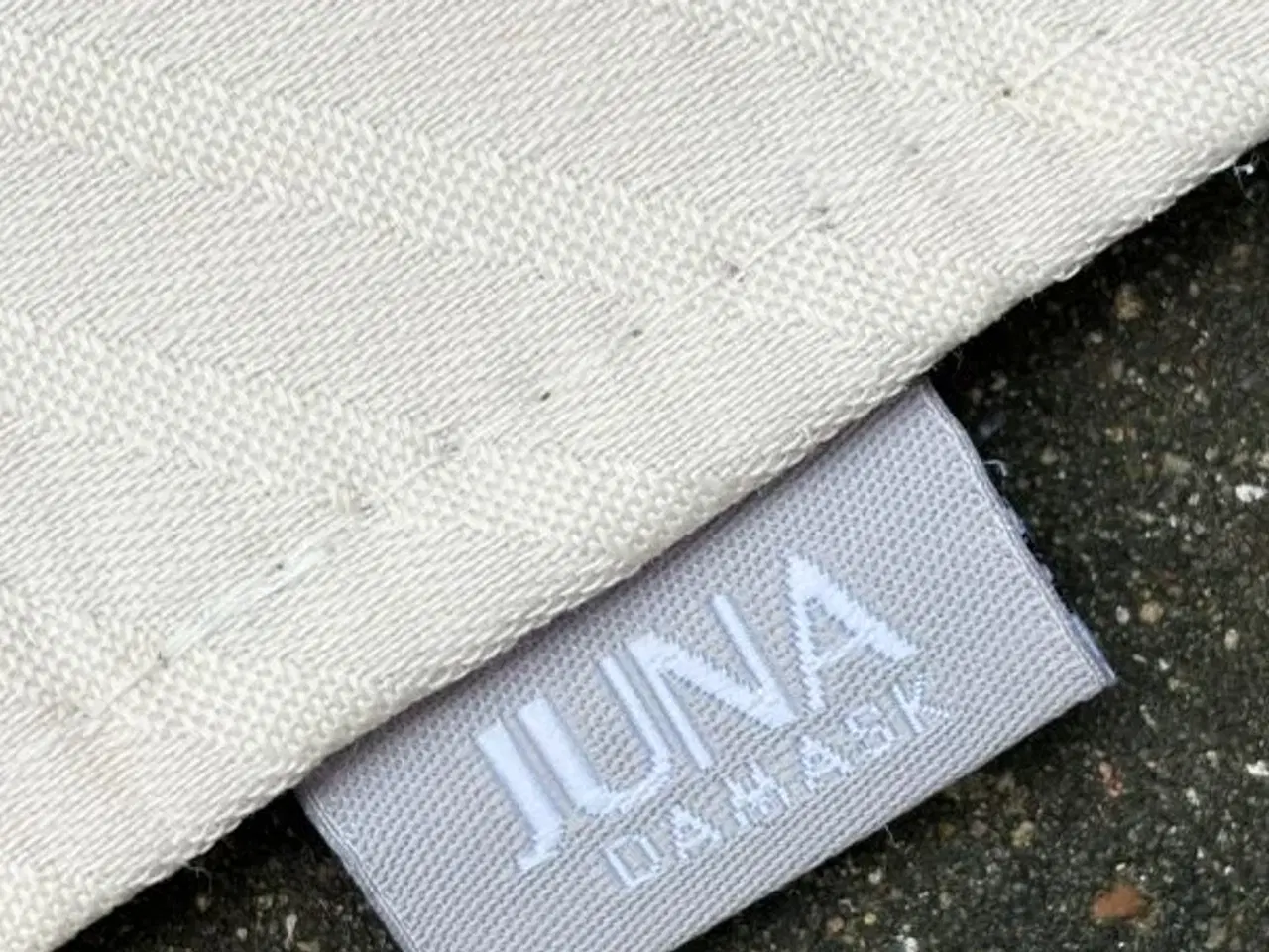 Billede 2 - Beige damask-dug fra Juna-damask