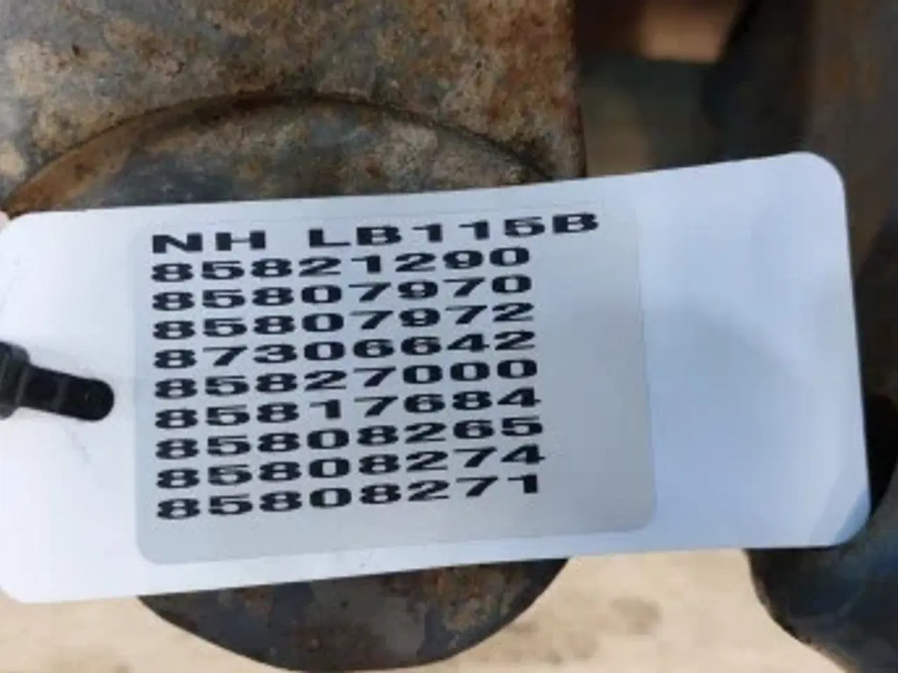 Billede 9 - New Holland LB115B R.H. Hjulnav 85821290