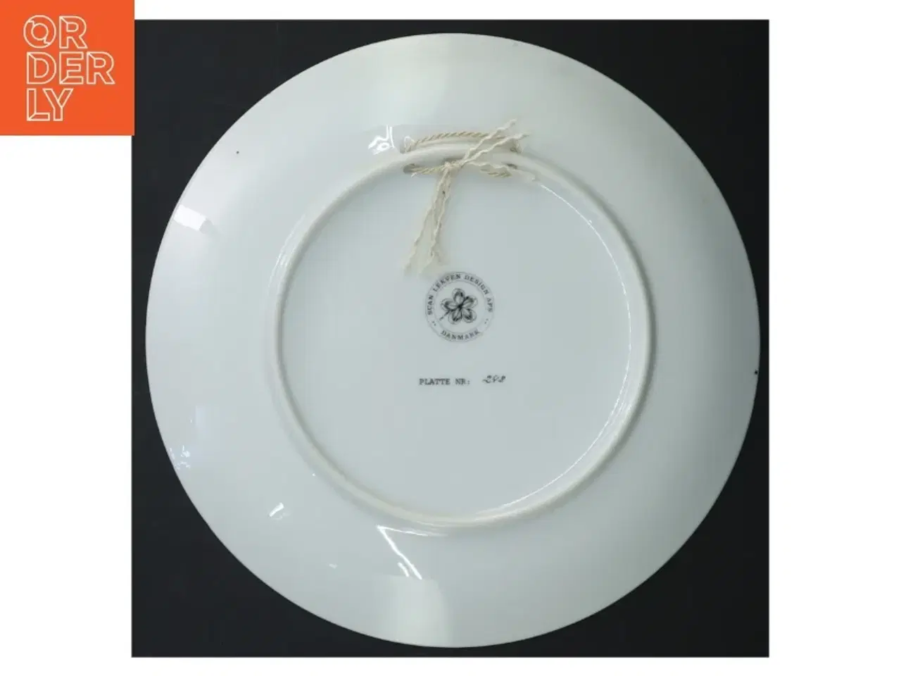 Billede 3 - Dekorativ jubilæumstallerken (str. Ø 19,5 cm)