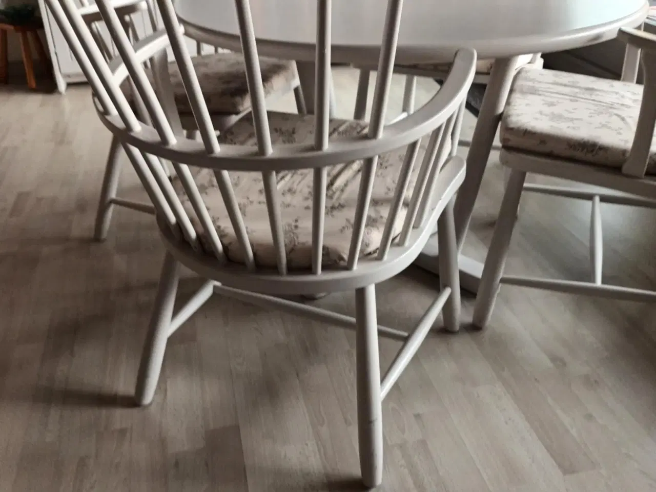 Billede 2 - Rundt bord med armstole fra 1947