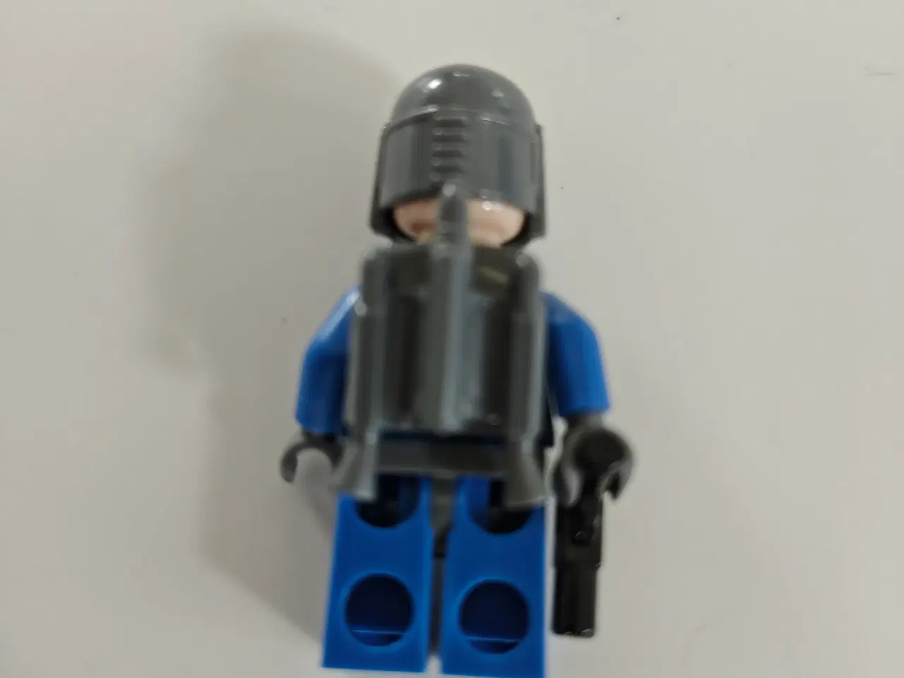 Billede 2 - Ældre Lego figur