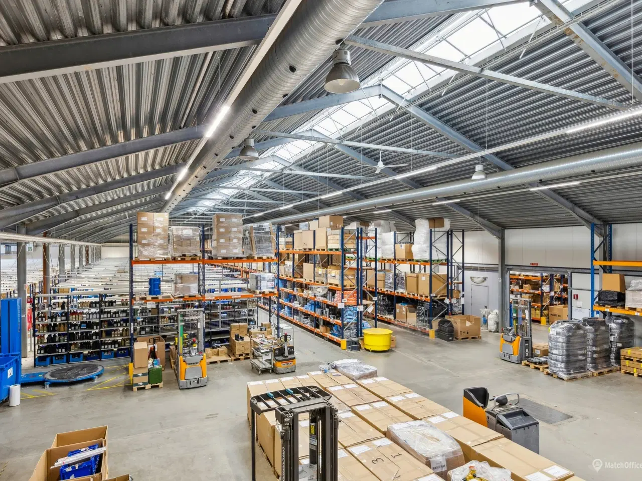 Billede 25 - Lagerhaller til leje i Odense – 7 911 m² lager- og logistikejendom med 10 porte