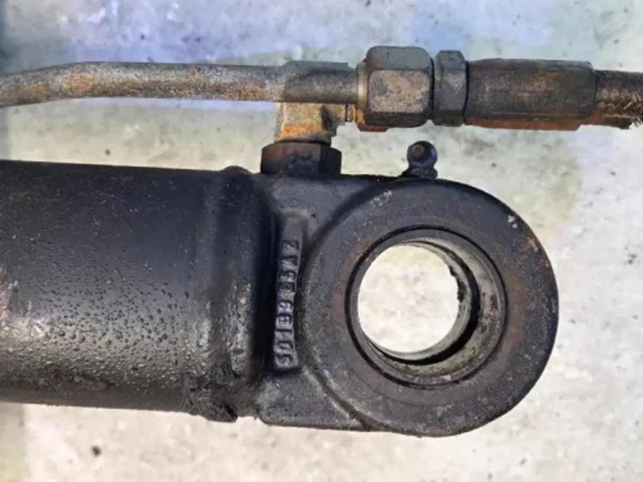 Billede 4 - New Holland LB115B Cylinder 85800070