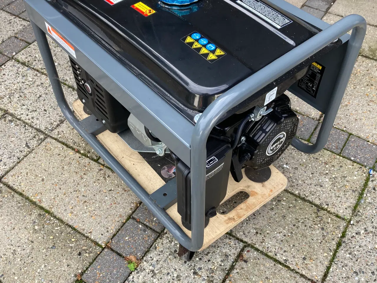 Billede 2 - Ubrugt generator med 4-takts motor.