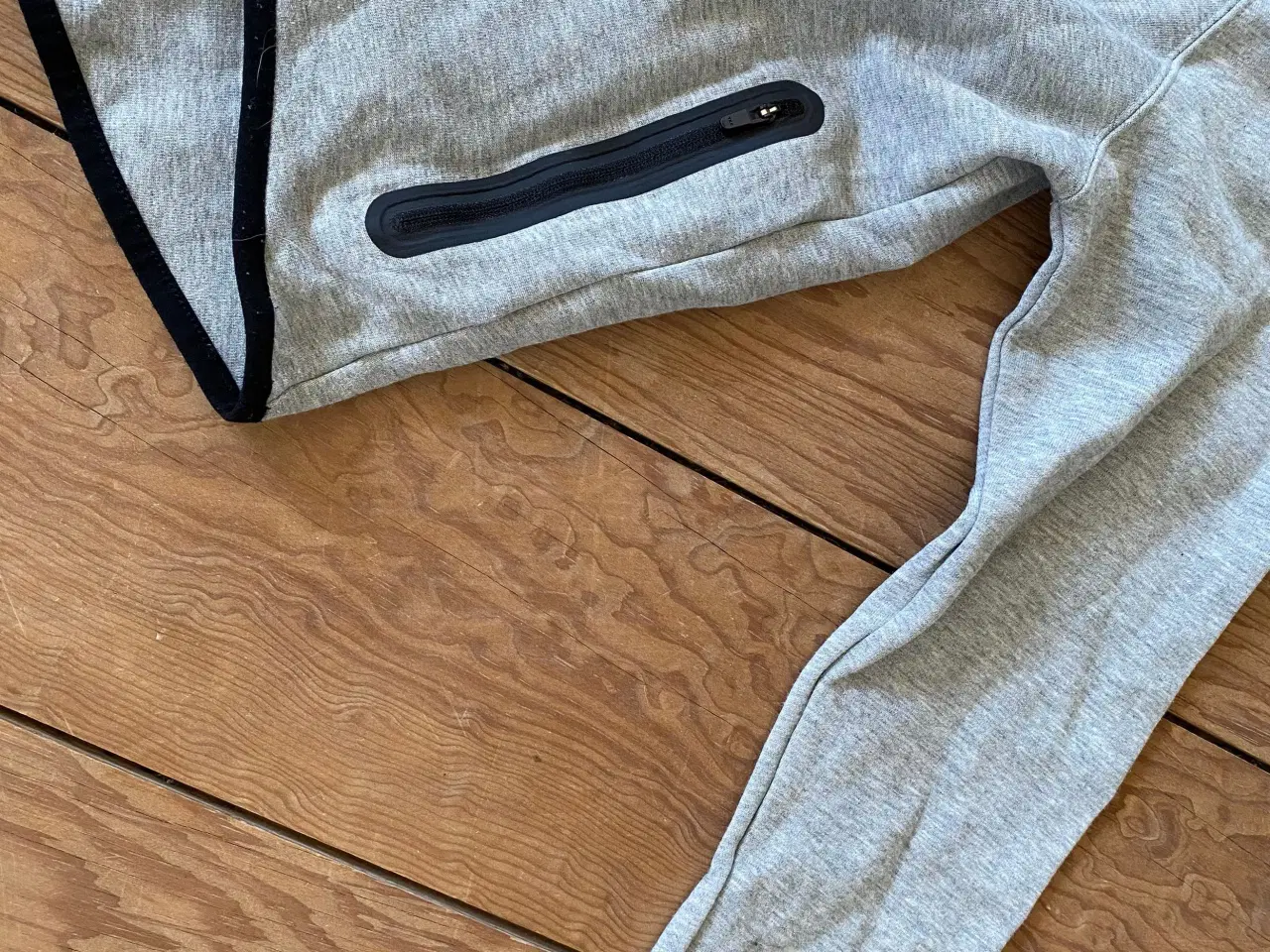 Billede 4 - Nike jakke med hætte str 13-15 år ubrugt