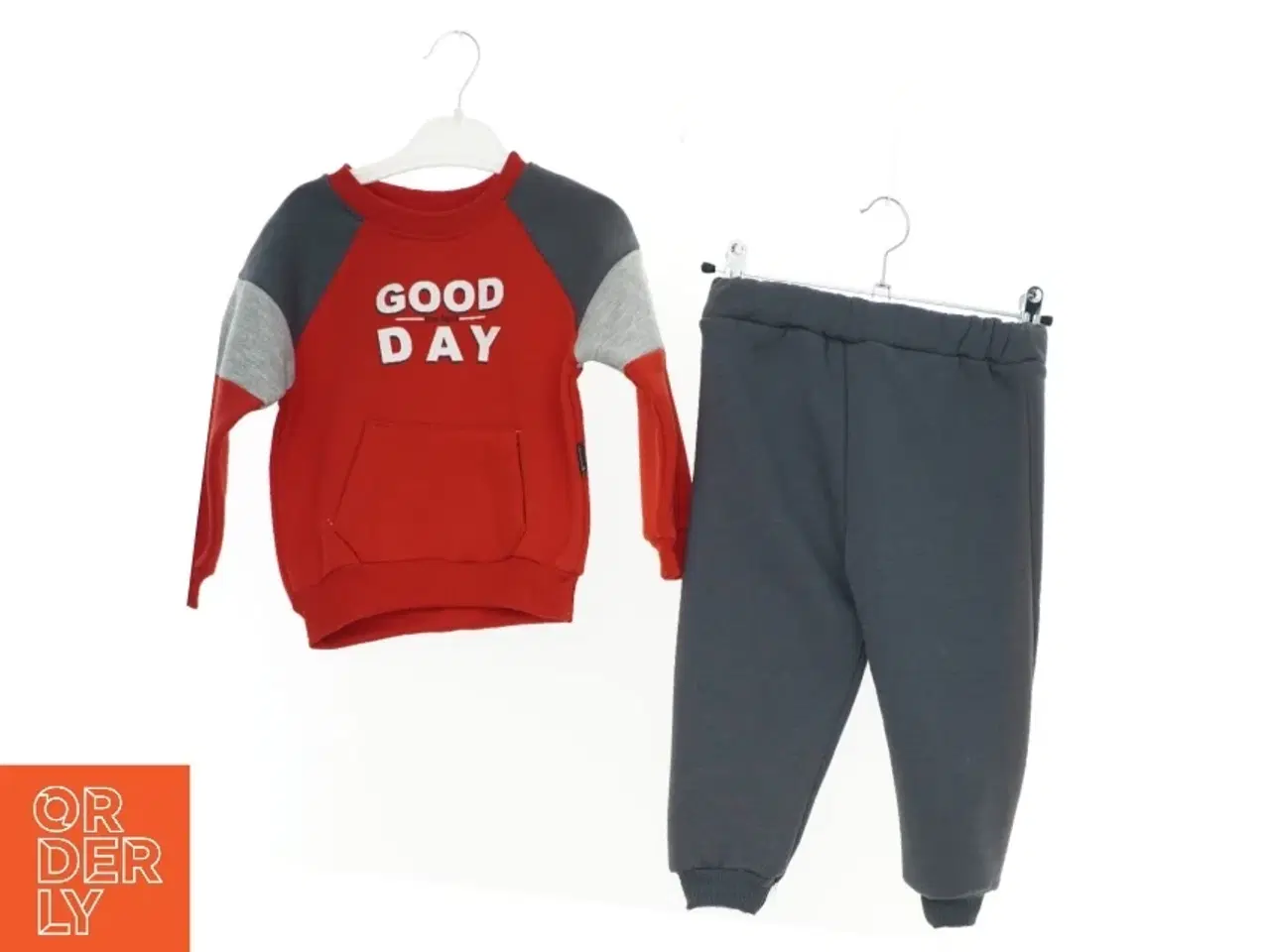 Billede 1 - sweatpants & sweatshirt (str. 98)