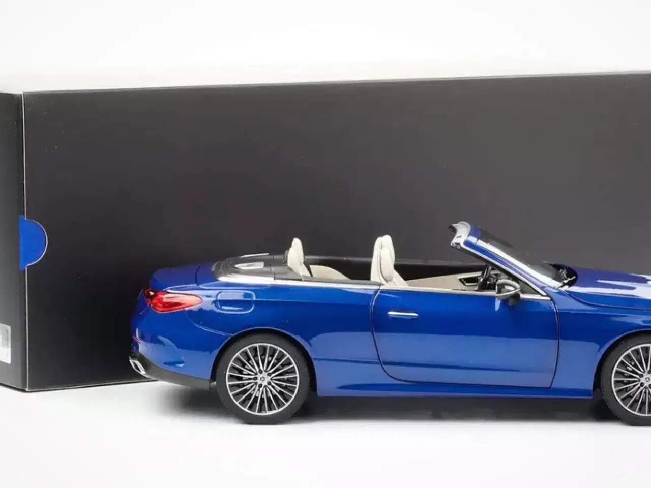 Billede 7 - 1:18 Mercedes CLE Cabriolet 2024