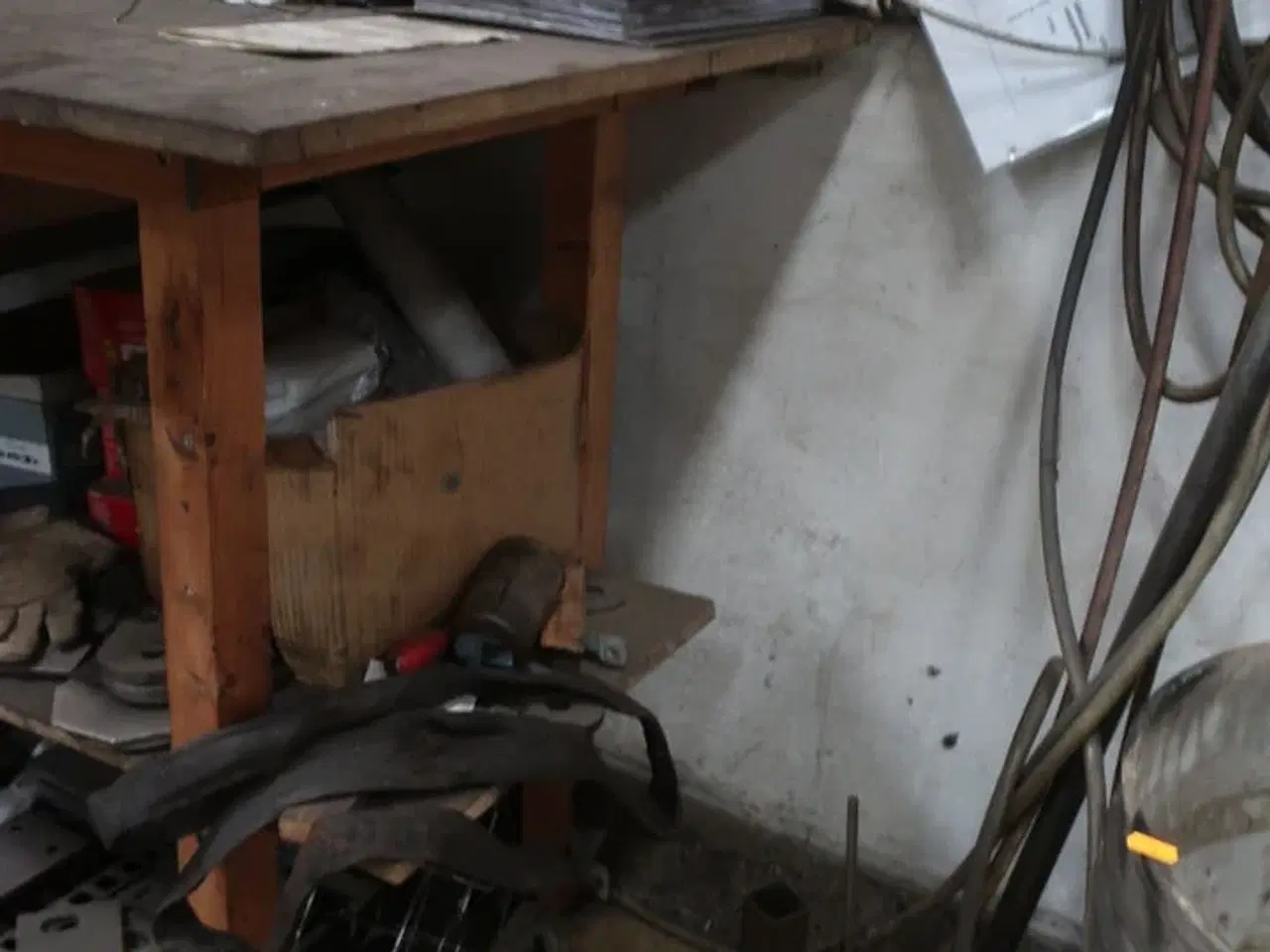 Billede 8 - Arbejdsbord med indhold