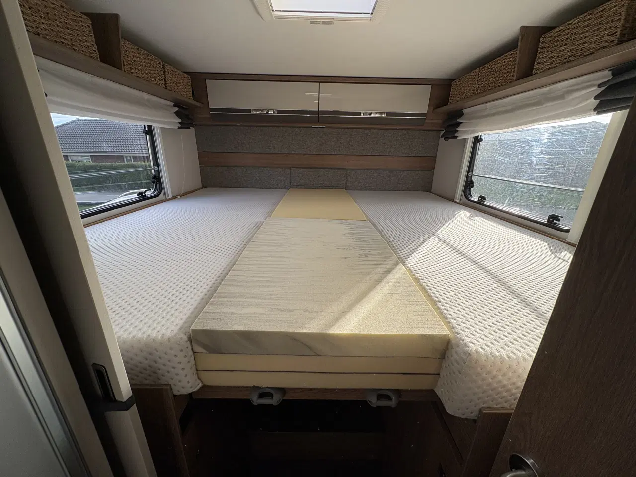 Billede 5 - Dethleffs I7057 EBL med face-to-face siddegruppe