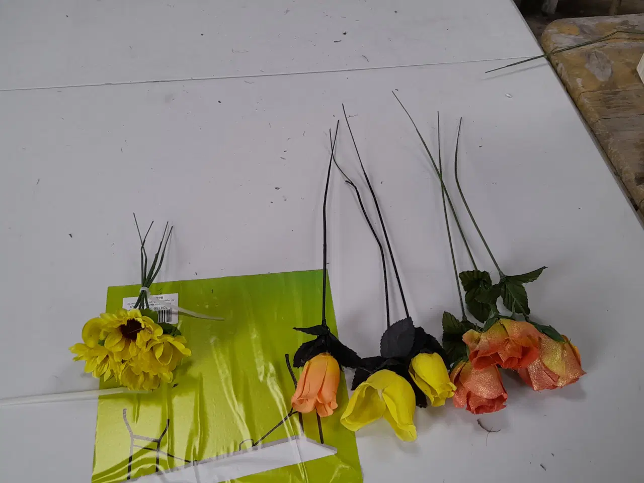 Billede 7 - Diverse Plastik blomster, fra 5,-kr. pr. stk.