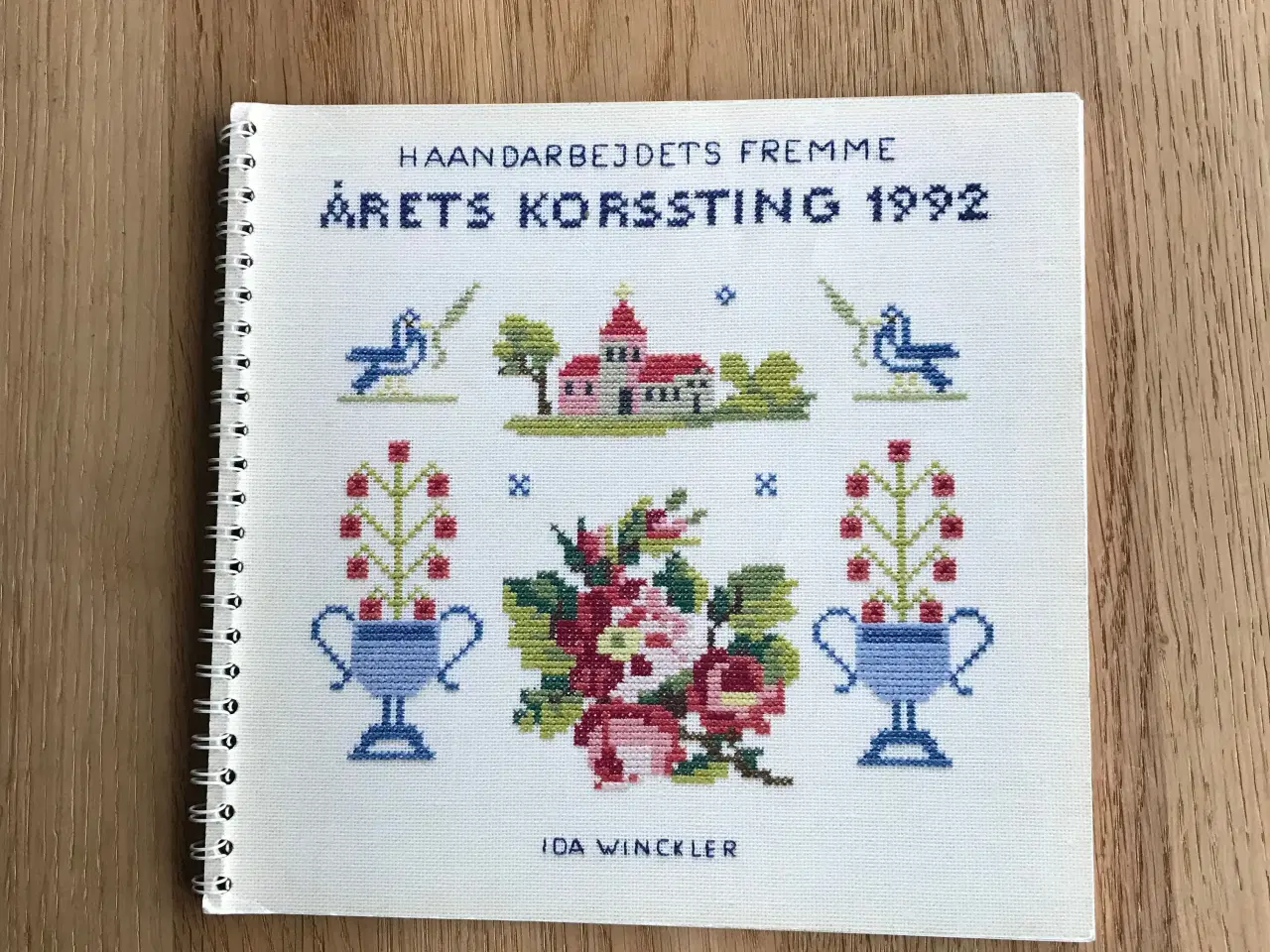 Billede 1 - Årets Korssting 1992 - Haandarbejdets Fremme