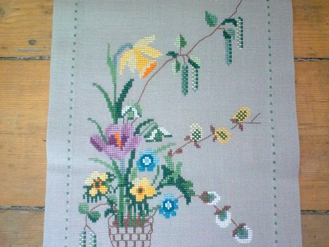 Billede 3 - Forår farver natur løber korssting el DK krukke 